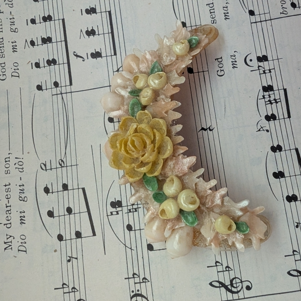 Floral Celluloid Shell Brooch - Picture 9 of 9